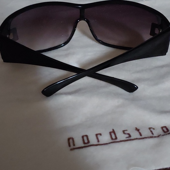 Sunglasses - Picture 3 of 5